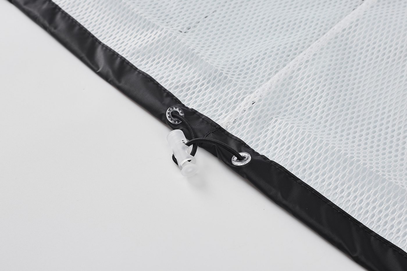 Hood hem drawcord with metal eyelets and mesh lining