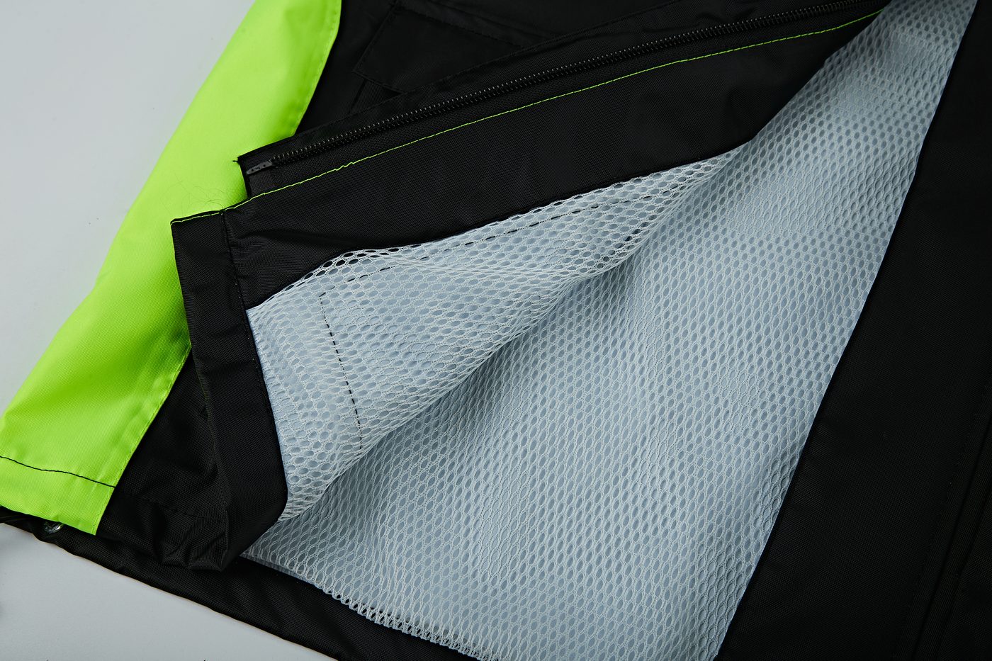 3D mesh interior lining with two-way zipper storm flap