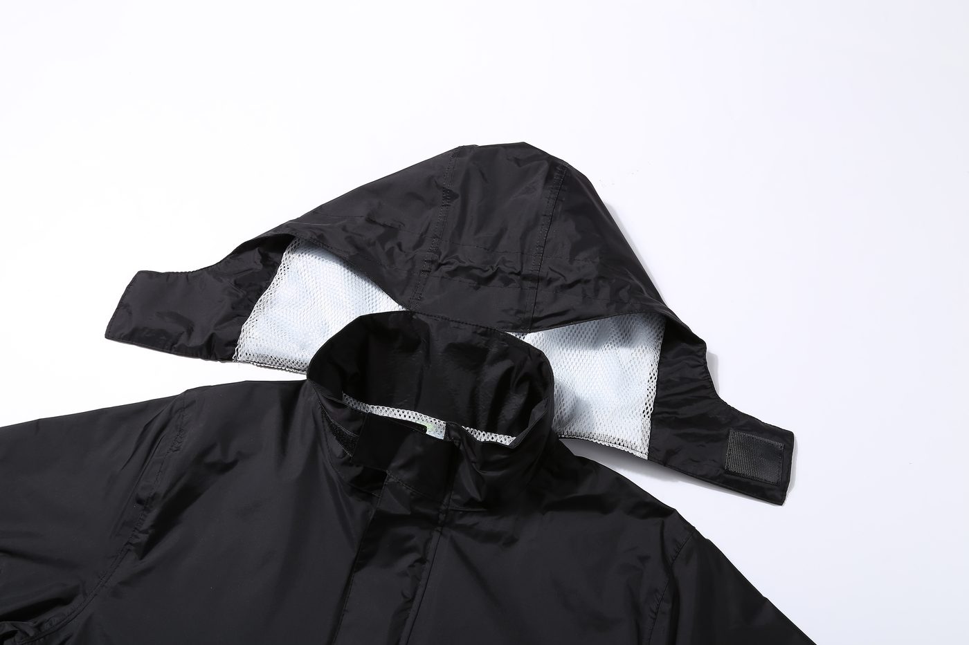 Detachable hood with white mesh lining — Black colorway