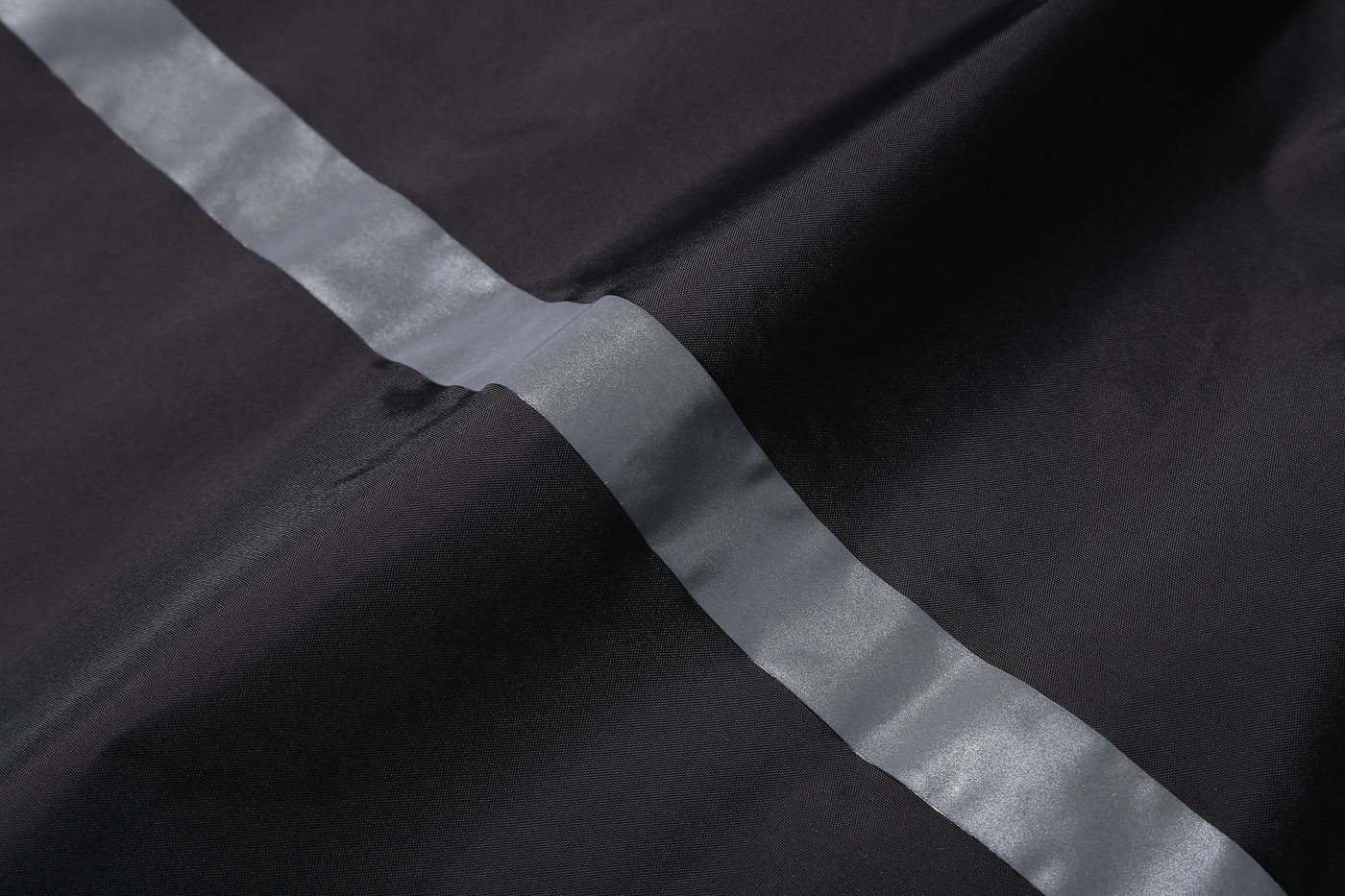 Full-width silver reflective band across the back — macro