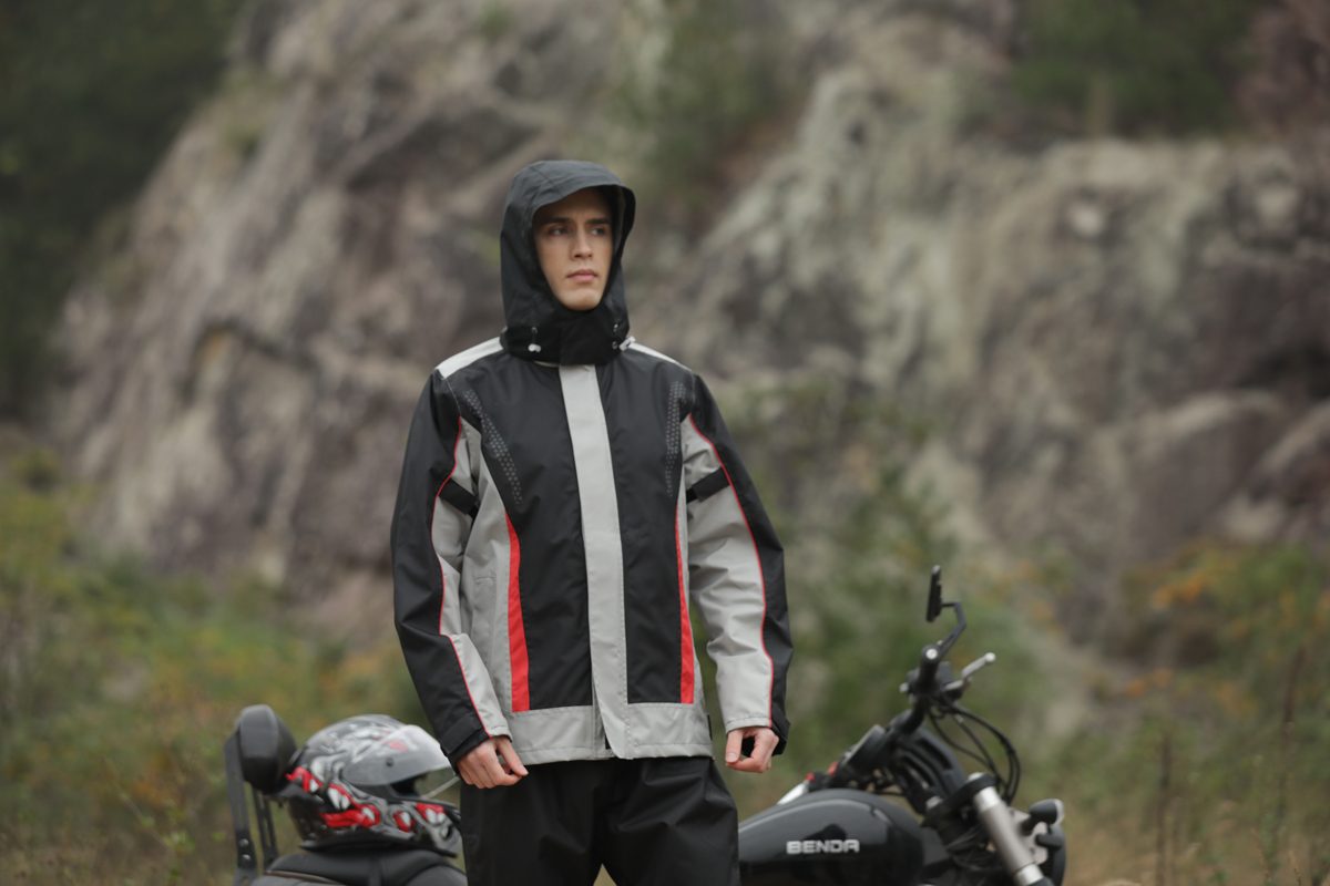 SN-117 jacket detail while riding